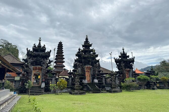Celukan Bawang Day Tour (all-inclusive with optional option) - Buleleng to Bedugul: lakes, Ulun Danu Bratan, and Twin Lake View