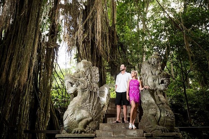 Central Bali Tour: Ubud Village, Kintamani Volcano, and Waterfall - Ubud Palace and the Traditional Art Market: culture in the center of town