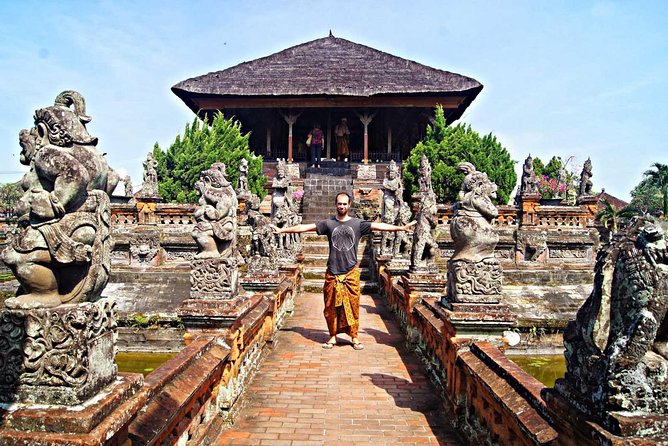 Charter Standard Vehicle with Driver at Bali- 5 Hours Usage - Uluwatu and GWK: a smart example of how people use the day