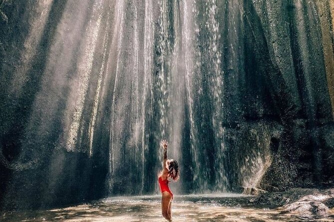 Discover the best waterfalls in Ubud and rice terraces tour - Tukad Cepung Waterfall: shafts of light and the fun of going down