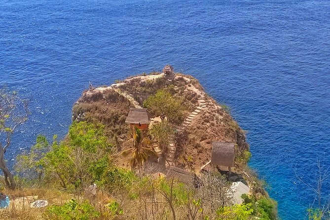 East Nusa Penida Small Group Tour: Atuh Beach & Diamond Beach – Full Day - Rumah Pohon Tree House (Tree House Bungalow): ladders, thatched roof, panoramic views