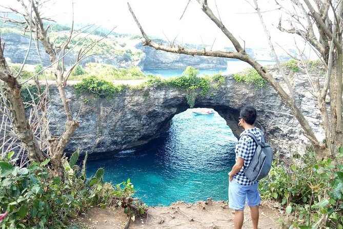 Explore The Nusapenida island In one Day - Kelingking Beach: the dinosaur cliff moment