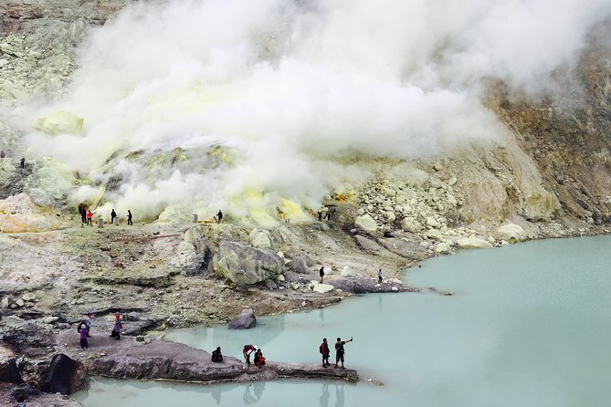 From Bali: 24-Hour Kawah Ijen Blue Flames, Dinner & Room - Your Guide Team and the Max 10 Advantage