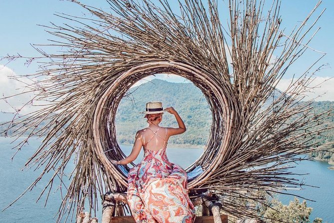 Full-Day Private North Bali Tour with Free WiFi - Ulun Danu Bratan Temple at Lake Beratan