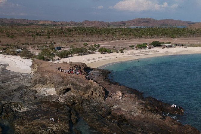 Full-Day Private Trip to South Lombok - Mawun Beach: where the tide sets the rules