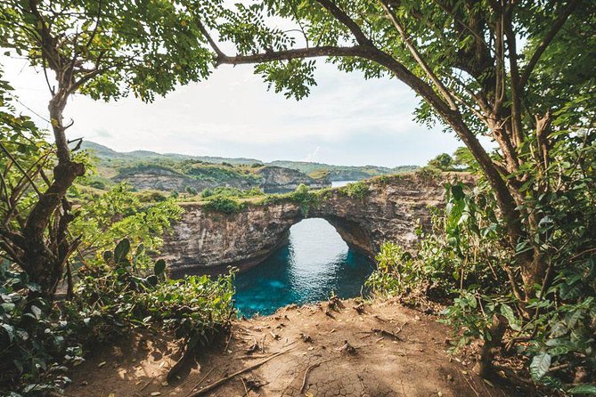Full-Day Tour To Nusa Penida Bali - Local Guides and Smooth Handling on Both Islands