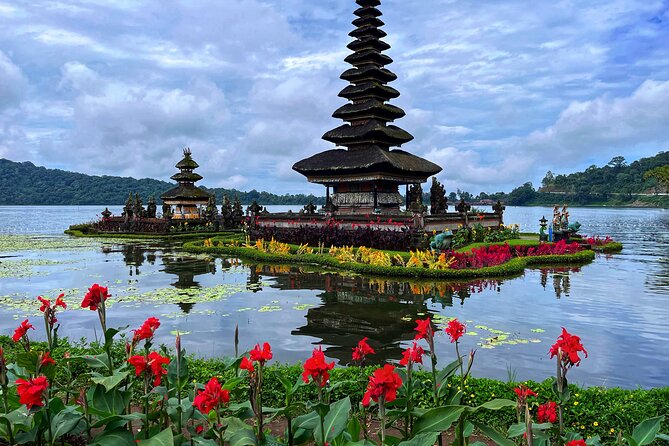 Full-Day Tour to Water Temples and UNESCO Rice Terraces in Bali - Tanah Lot at sunset and low tide, the timing you cannot cheat
