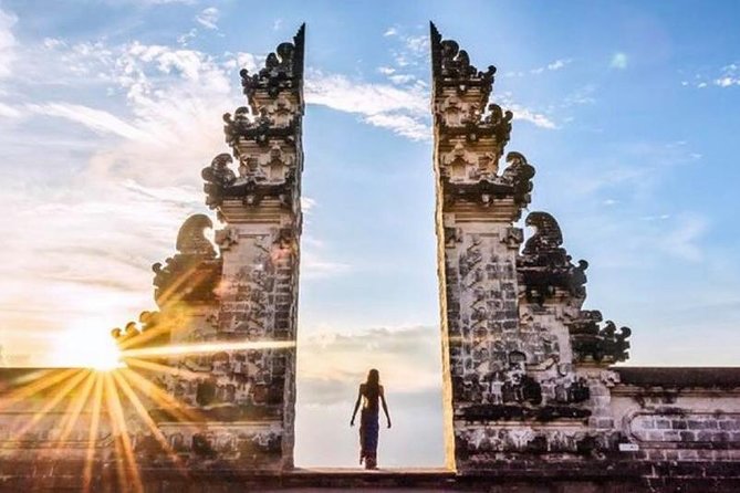 Gates of Heaven Temple and Blue Lagoon Snorkeling with All-inclusive - Lempuyang Temple’s Gates of Heaven: the photo, the drama, the reality