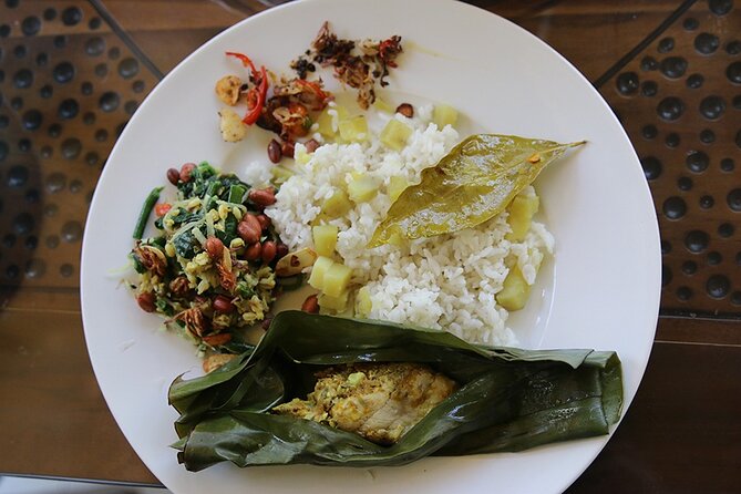 Gianyar Market Visit & Cooking Class in Ubud with Kadek & Putu - Getting Picked Up in Ubud and Heading to Gianyar