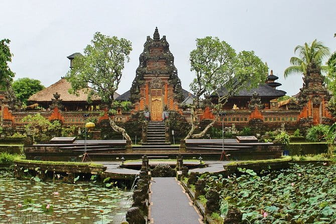 HALO BIKE Downhill Bali Countryside Cycling Tour - Lunch at a Balinese home: the best kind of included meal