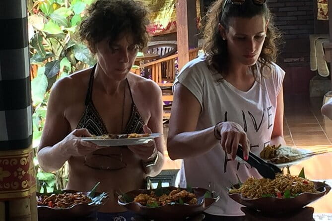 HALO BIKE Downhill Bali Countryside Cycling Tour - Village roads and a short walk in the paddies: where the quiet Bali happens