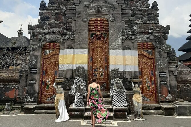 Instagram Tour Popular Spot in Bali - Private & All-inclusive - Evening shift: Jimbaran sunset seafood, night market stroll, then Legian nightlife
