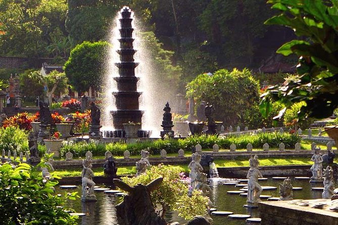 Lempuyang Temple Tour With Lunch and Pick Up - Lunch, pacing, and what guides like Dwiana, Putu, and Wee actually do