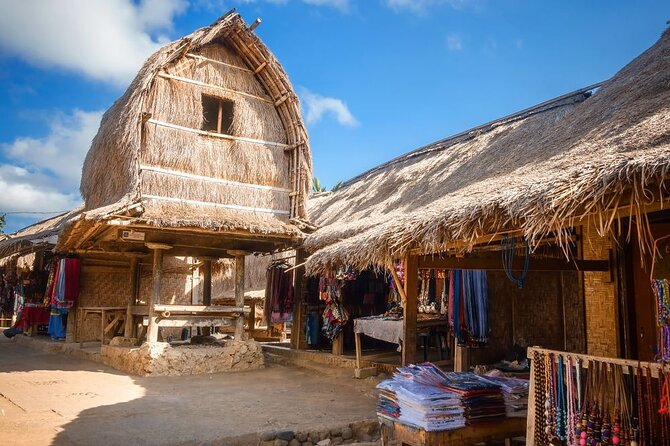 Lombok Day Trip : South Beach & Culture - From Sasak village craft stops to real shopping time in Banyumulek