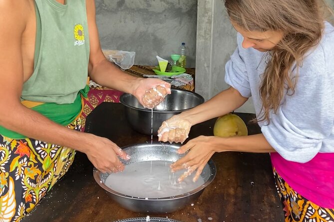 Make Traditional Bali Coconut Oil with a Balinese Family - Village life in Taro, what you see beyond the workshop