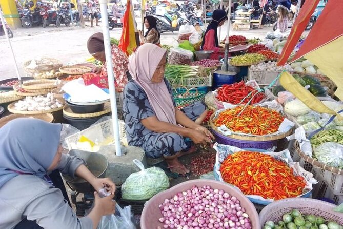 Mataram Lombok Historical City tour - Pasar Kebon Roek Wet Market: The 15-Minute Taste of Daily Life