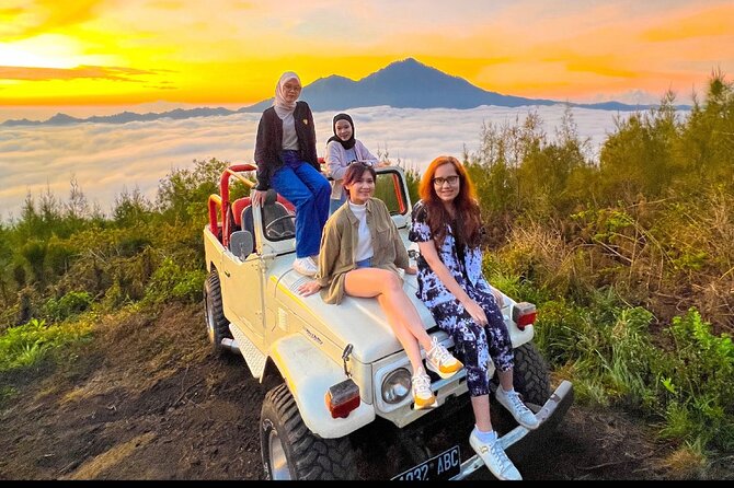 Mount Batur Sunrise Jeep Tour with Natural Hot Spring - Breakfast and getting warm before the light changes