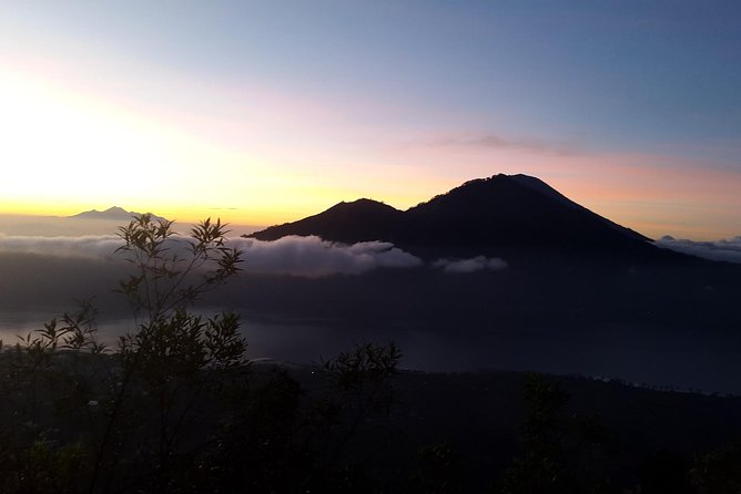 Mt Batur Sunrise, Breakfast & Natural Hot Springs - Summit Waiting and Steam-Cooked Breakfast: The Calm Before the Sky Show