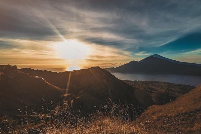 Mt batur Sunrise Trekking and Natural Spring Tour - What Breakfast at the Crater Actually Does for the Experience