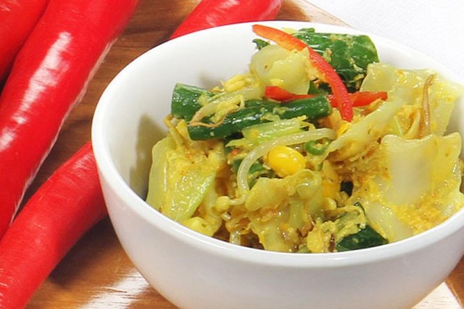 Nia Bali Seminyak Cooking Class - In the kitchen: how you end up cooking up to 12 dishes