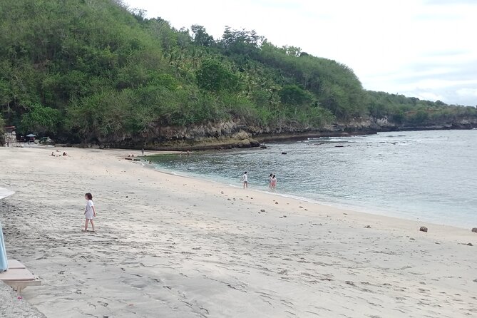 Nusa Penida East And West Full Day Private Guided Tour - Broken Beach (Pasih Uug) and Crystal Bay: two different moods in one stretch
