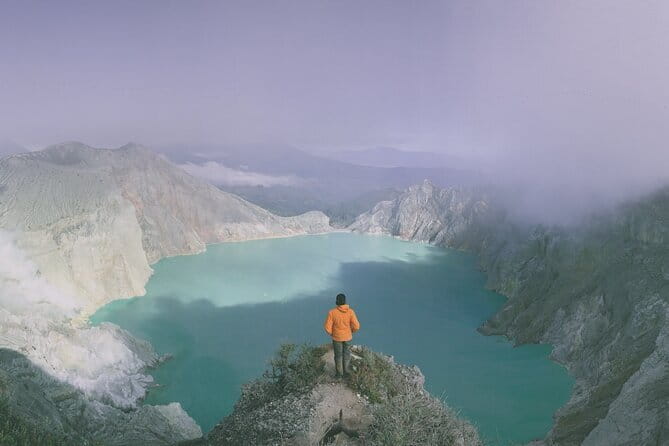 Overnight Mount Ijen Blue Fire Trekking Tour From Bali - The viewpoint hike: 90 to 120 minutes up the route