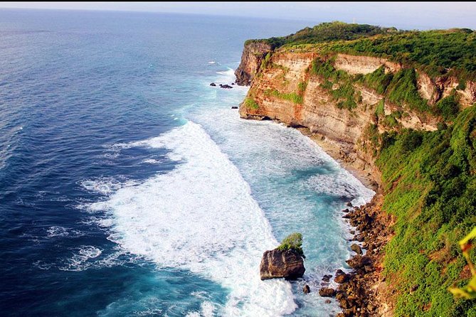 Padang-padang Beach and Kecak Firedance at Uluwatu Temple - The guide factor: why this tour can feel better than it sounds