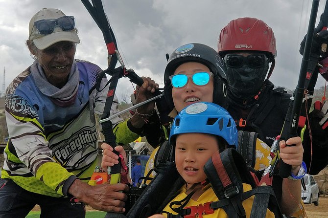 Paragliding Bali at Uluwatu Cliff with Photos/Videos - The flight timing: 10 to 15 minutes in the air, with a longer visit on the ground