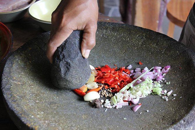 PRIVATE Balinese Cooking Class in Ubud with Dewa with Transfers - The garden tour: spices with medicinal stories