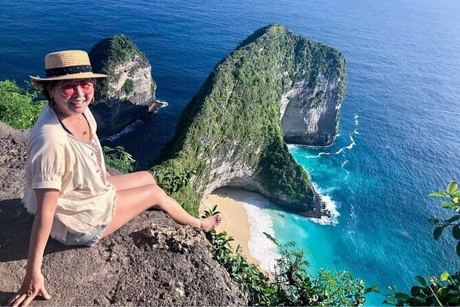 Private Full - Day Nusa Penida Island Tour - Diamond Beach (Pantai Diamond): the cliffside photo and swim moment