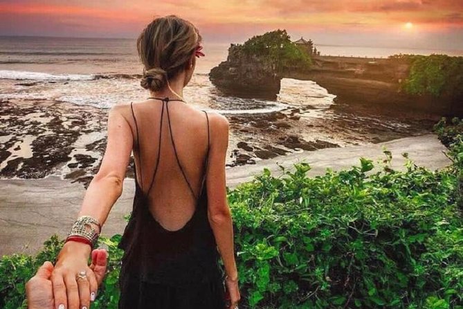 Private Full-Day Tour Jatiluwih Rice Terrace and Tanah Lot Temple - Stop 3: Tanah Lot Temple, the rock-island coastal icon