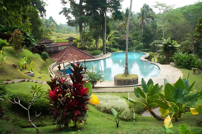 Private Full-Day Tour: Ulun Danu Beratan Temple, Jatiluwih and Tanah Lot Temple - Ulun Danu Beratan on Lake Bratan: Timing and Weather Are Everything