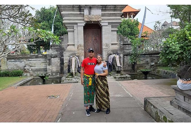 Private Tour: Batuan Temple, Tegenungan Waterfall, Elepahant Cave Free transport - Batuan Temple: the red gate, the temple zoning, and the calm details