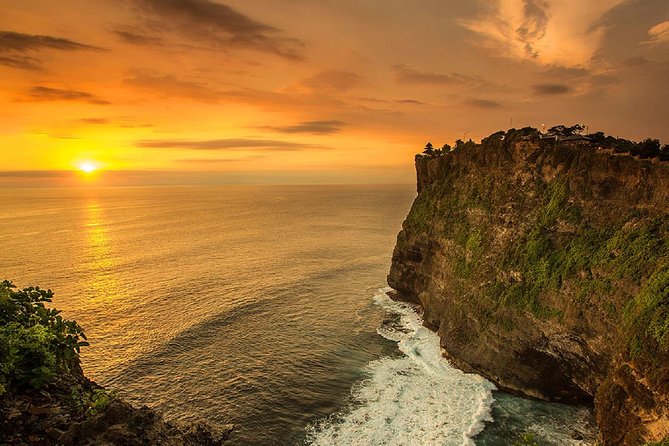 Private Tour: Half Day Uluwatu Tour - A private half-day route built around golden hour