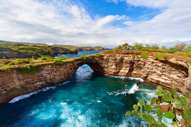 Private Tour in Nusa Penida West Island - Getting There From Ubud: Ferry Time and Car Comfort