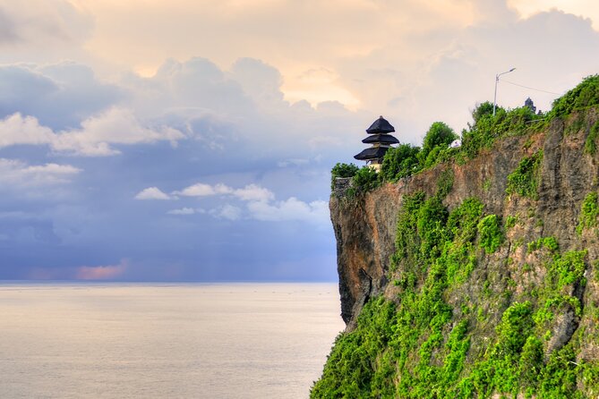 Private Tour: Uluwatu Temple & Southern Bali Highlights - Uluwatu Temple: cliff views, etiquette, and monkey safety