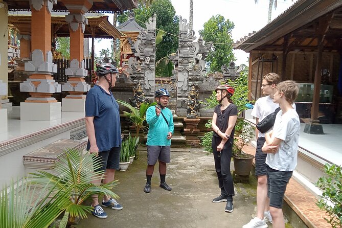 Private Ubud Downhill Cycling with Volcano, Rice Paddies & Meal - Lunch back in Ubud: Balinese food plus diet-friendly options