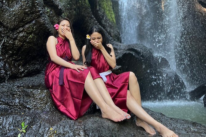 Purifications at Beji Griya Waterfalls - Inside the Beji Griya Park ceremony: the four purification steps