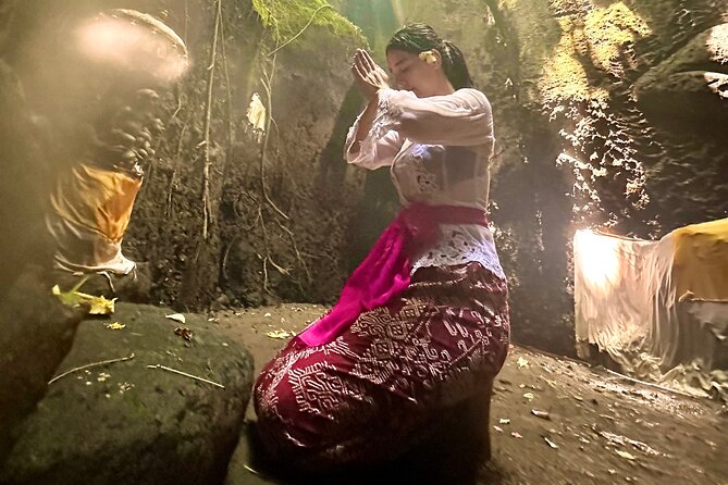 Purifications at Beji Griya Waterfalls - The practical side: clothes, photos, and keeping the day smooth
