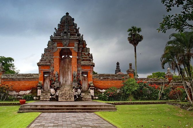 Royal Family Temple, Monkey Forest, and Tanah Lot Sunset Tour - The Private Guide Factor: Explanations That Actually Land