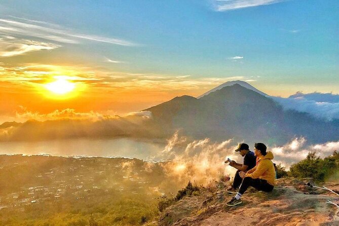 Sharing Mount Batur Sunrise Trekking Guide Pick Up and Drop Off - Starting the trek, and why the first 30 minutes matter