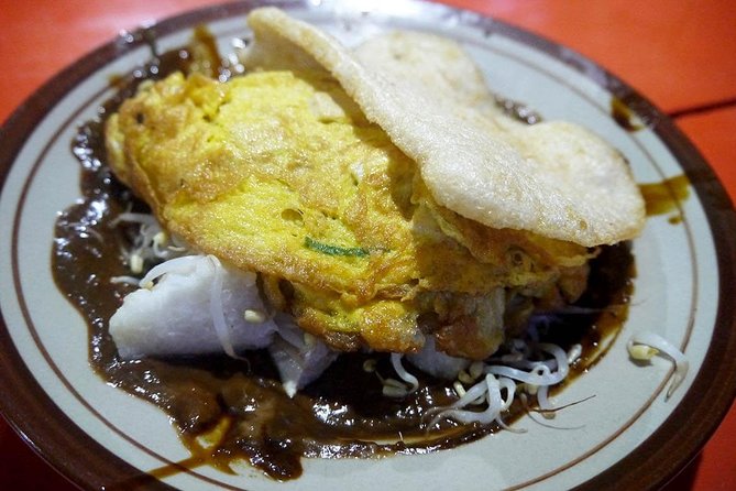 Small-Group Denpasar Night Food Tour - Your guide and the small-group setup: where the real value comes from