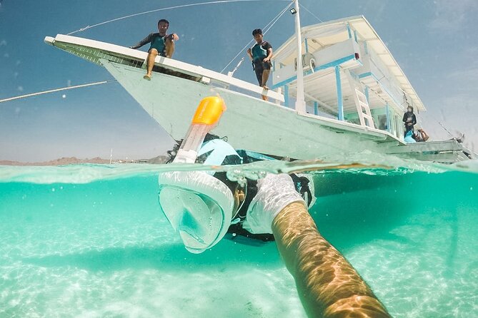Snorkeling with turtle and statue in Gilis - Stop Style on the Water: Gear, Life Jacket, and How Stops Flow