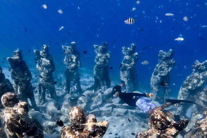 Snorkeling with turtle and statue in Gilis - Morning vs Afternoon Departure, and How That Changes the Mood