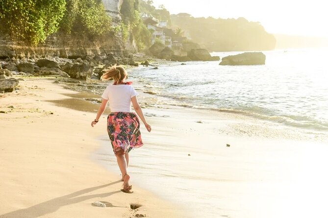 Southern Bali Highlights Tour & Uluwatu Temple - Padang-Padang Beach: the rock walkway and a surfer’s atmosphere