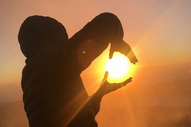 Sunrise mount batur trecking all inclusive - Photo timing and the Lombok view when the sky cooperates