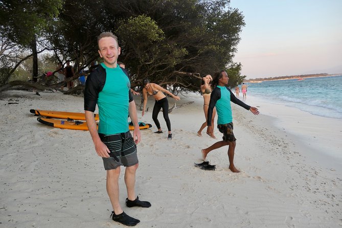 Surf Lesson Gili Trawangan - Getting there: meeting at Jalan Pantai Gili Trawangan and rolling to the surf spot