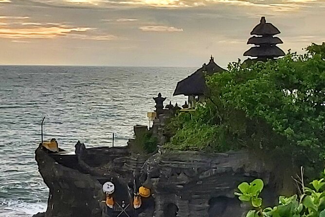 Tanah Lot And Ubud - Full Day Private Tour - Ubud Palace: Heritage Architecture and Short Cultural Stop