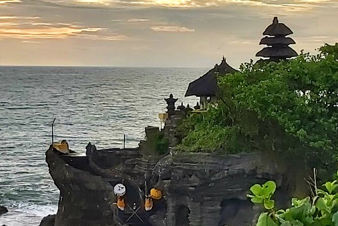 Tanah Lot And Ubud - Full Day Private Tour - Ubud Traditional Art Market: Handicrafts and Local Shopping Time