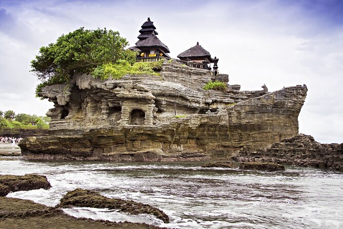 Tanah Lot, Jatiluwih Rice Terrace and Waterfall Day Tour - Stop 4: Ulun Danu Lake Beratan Temple and Mountain Mood